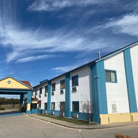 Tropicana Inn And Suites Даллас Экстерьер фото