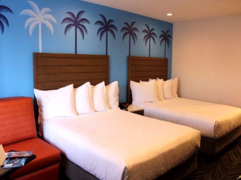 Tropicana Inn And Suites Даллас Экстерьер фото