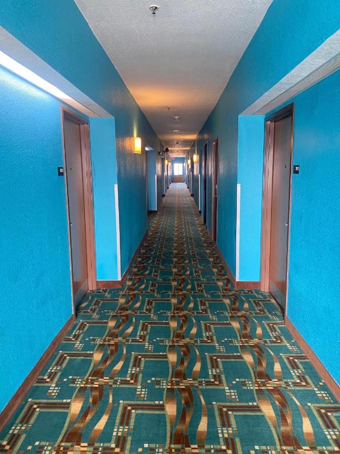 Tropicana Inn And Suites Даллас Экстерьер фото