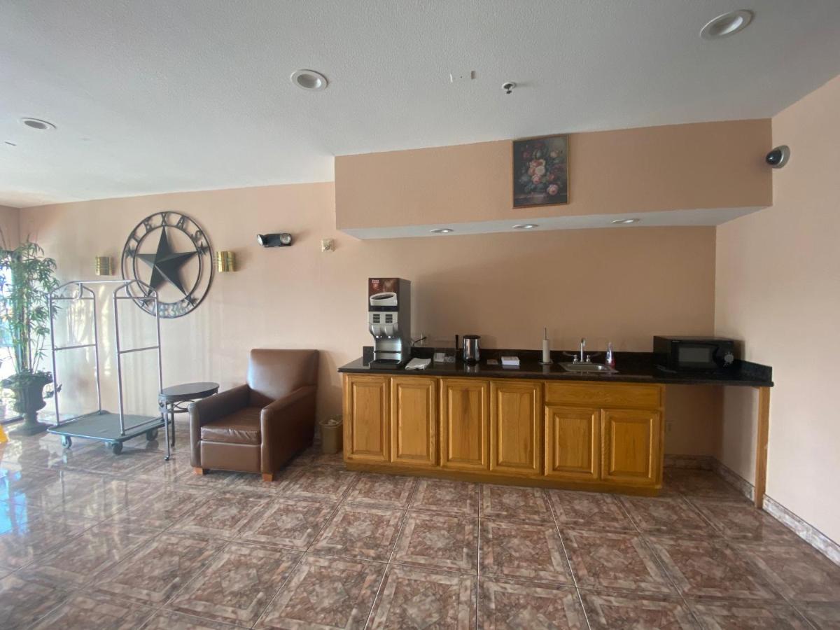 Tropicana Inn And Suites Даллас Экстерьер фото