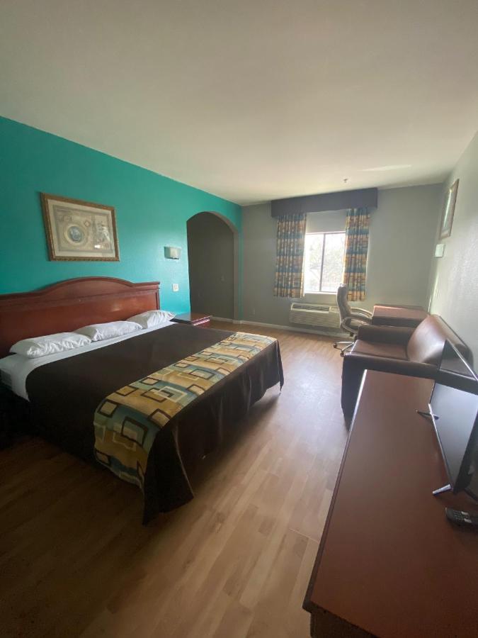 Tropicana Inn And Suites Даллас Экстерьер фото
