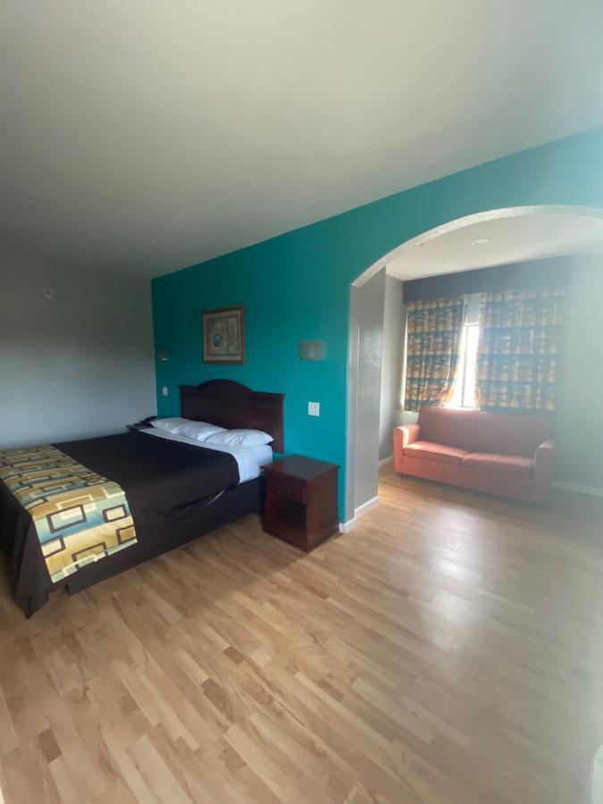 Tropicana Inn And Suites Даллас Экстерьер фото