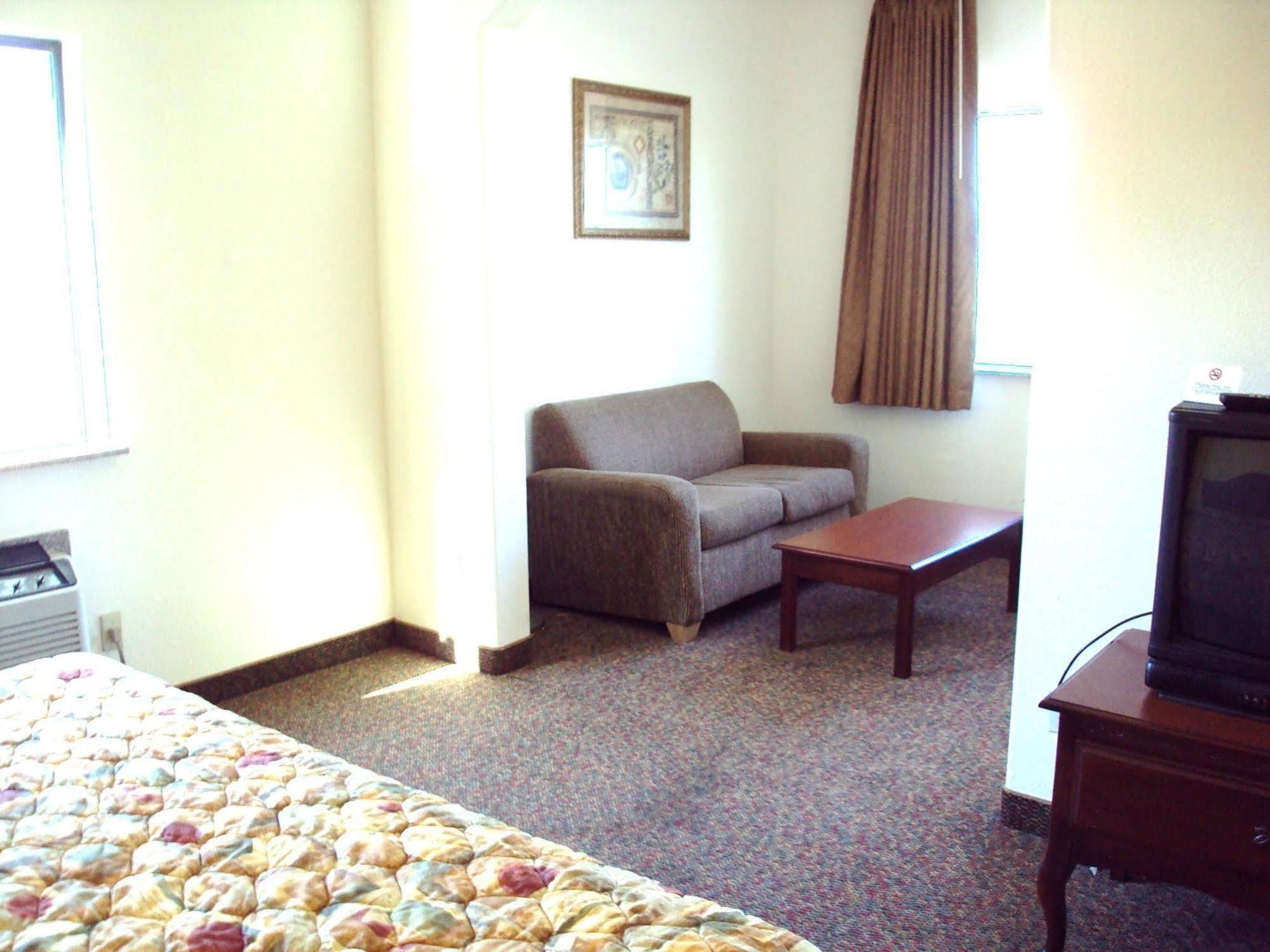 Tropicana Inn And Suites Даллас Экстерьер фото